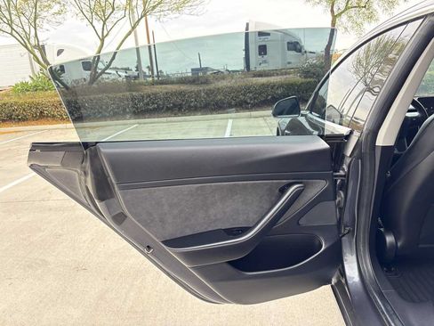 Used 2018 Tesla Model 3 Long Range AWD/4WD image 11