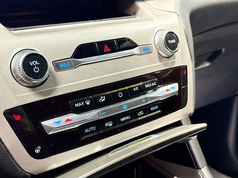 Used 2024 Ford Explorer XLT w/ Equipment Group 202A image 15