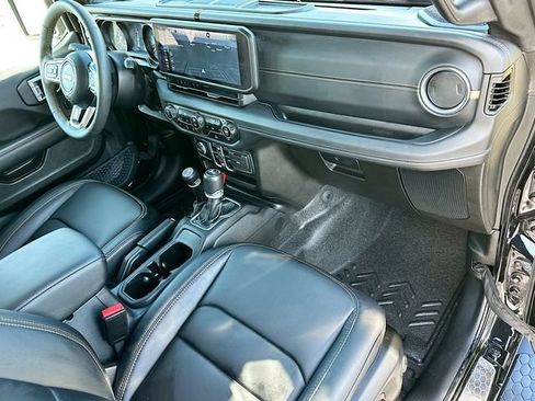Used 2024 Jeep Wrangler Unlimited Sahara w/ Technology Group AWD/4WD image 30