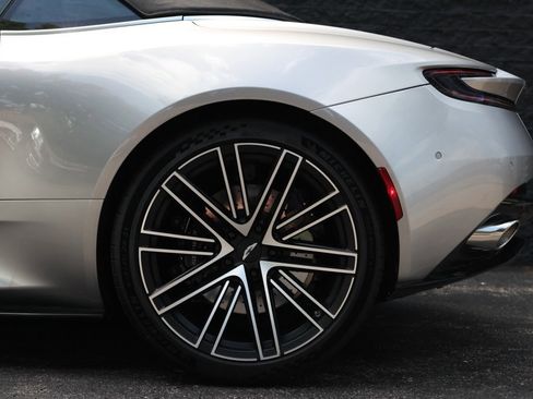 Used 2024 Aston Martin DB12 Convertible image 31