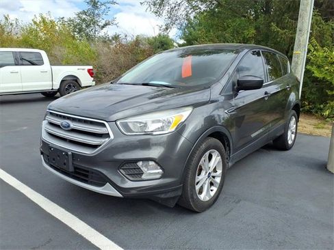 Used 2017 Ford Escape SE image 4