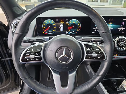 Used 2023 Mercedes-Benz GLB 250 4MATIC image 25