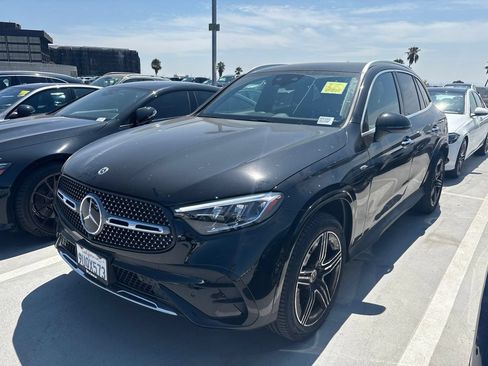 Used 2025 Mercedes-Benz GLC 350e 4MATIC image 3
