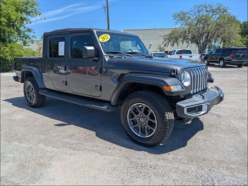 Used 2022 Jeep Gladiator Overland w/ Trailer Tow Package AWD/4WD image 2