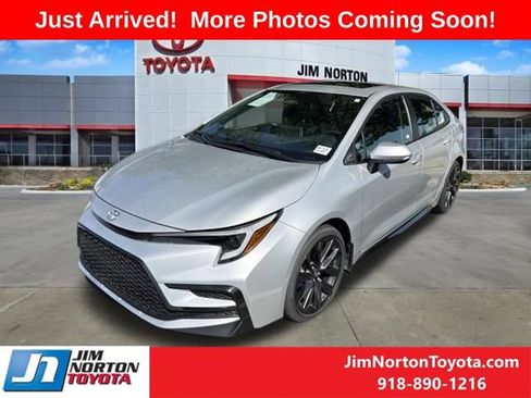 Used 2025 Toyota Corolla XSE FWD image 3