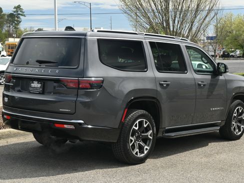 Used 2024 Jeep Wagoneer Series III image 17