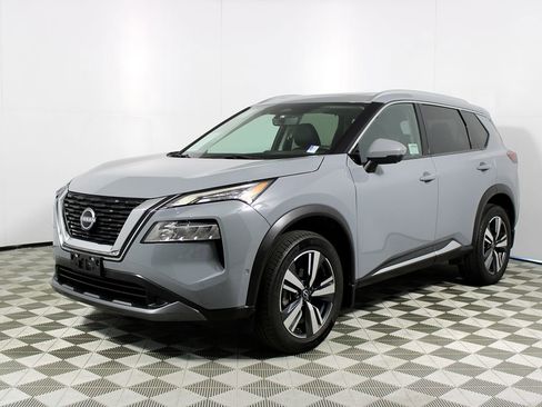 Used 2023 Nissan Rogue SL w/ SL Premium Package image 3