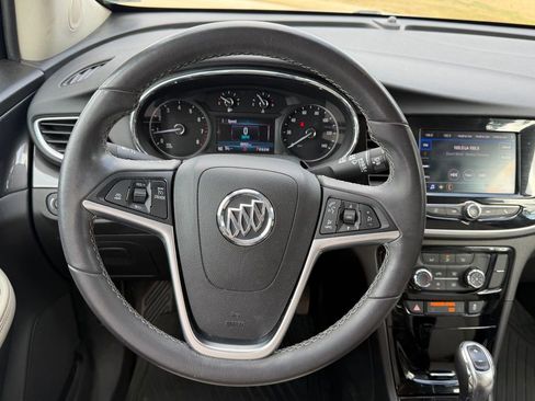 Used 2021 Buick Encore Preferred image 18