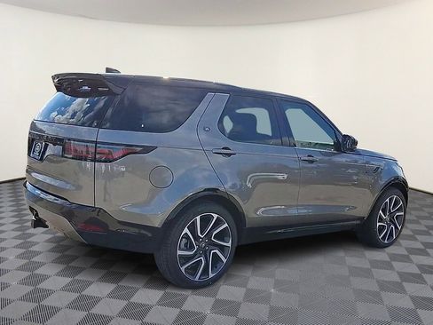 Used 2024 Land Rover Discovery Dynamic SE image 8