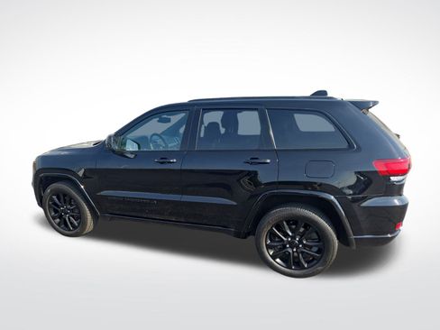Used 2022 Jeep Grand Cherokee Laredo X image 9