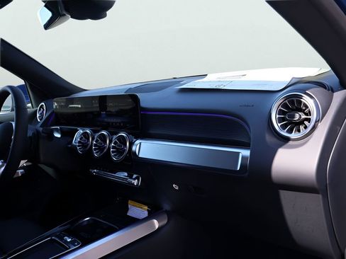 New 2026 Mercedes-Benz GLB 250 4MATIC image 11