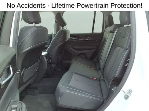 Used 2023 Jeep Grand Cherokee Laredo AWD/4WD image 23