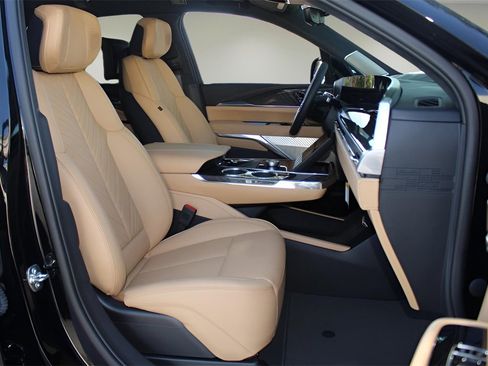 New 2025 Cadillac Escalade IQ Luxury 2 w/ LPO, Radiant Package image 19