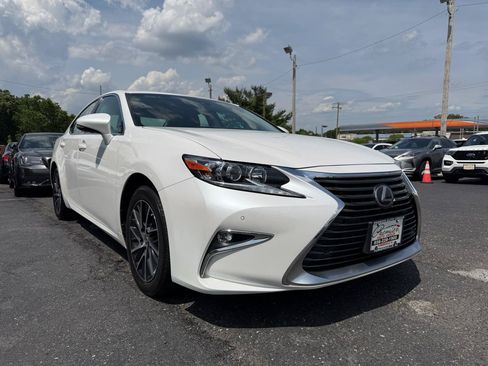 Used 2017 Lexus ES 350 w/ Navigation System Package FWD image 3