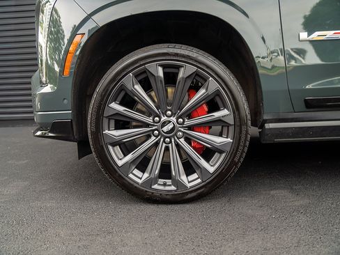Used 2025 Cadillac Escalade ESV V AWD/4WD image 25