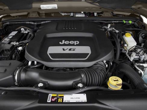 Used 2016 Jeep Wrangler Unlimited Rubicon w/ Max Tow Package AWD/4WD image 98