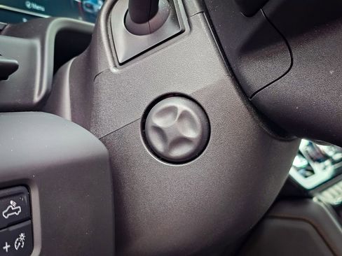 Used 2024 GMC Sierra 1500 AT4 w/ Technology Package image 18