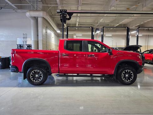 Used 2023 Chevrolet Silverado 1500 ZR2 w/ Technology Package AWD/4WD image 8