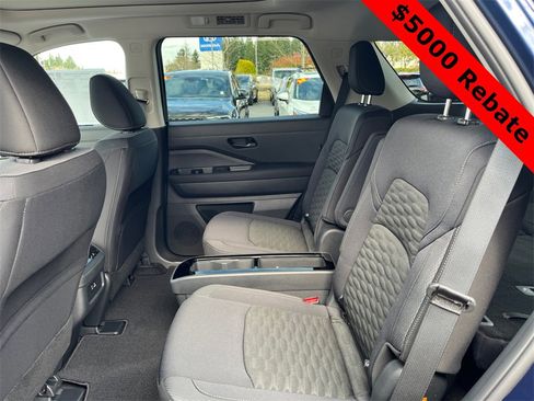 New 2025 Nissan Pathfinder SV w/ SV Premium Package image 17
