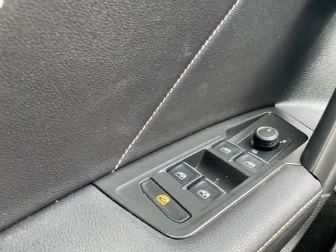 Used 2022 Volkswagen Tiguan SE R-Line image 19