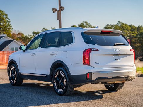 Used 2023 Kia Telluride S w/ S Sunroof Package image 5