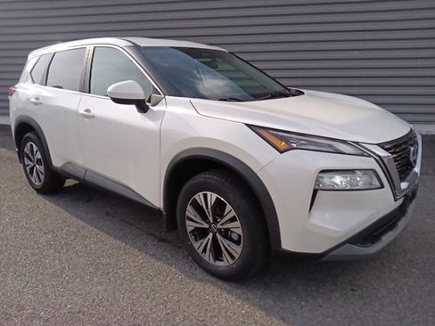 Used 2023 Nissan Rogue SV image 1