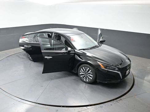 Used 2025 Nissan Altima 2.5 SV FWD image 56