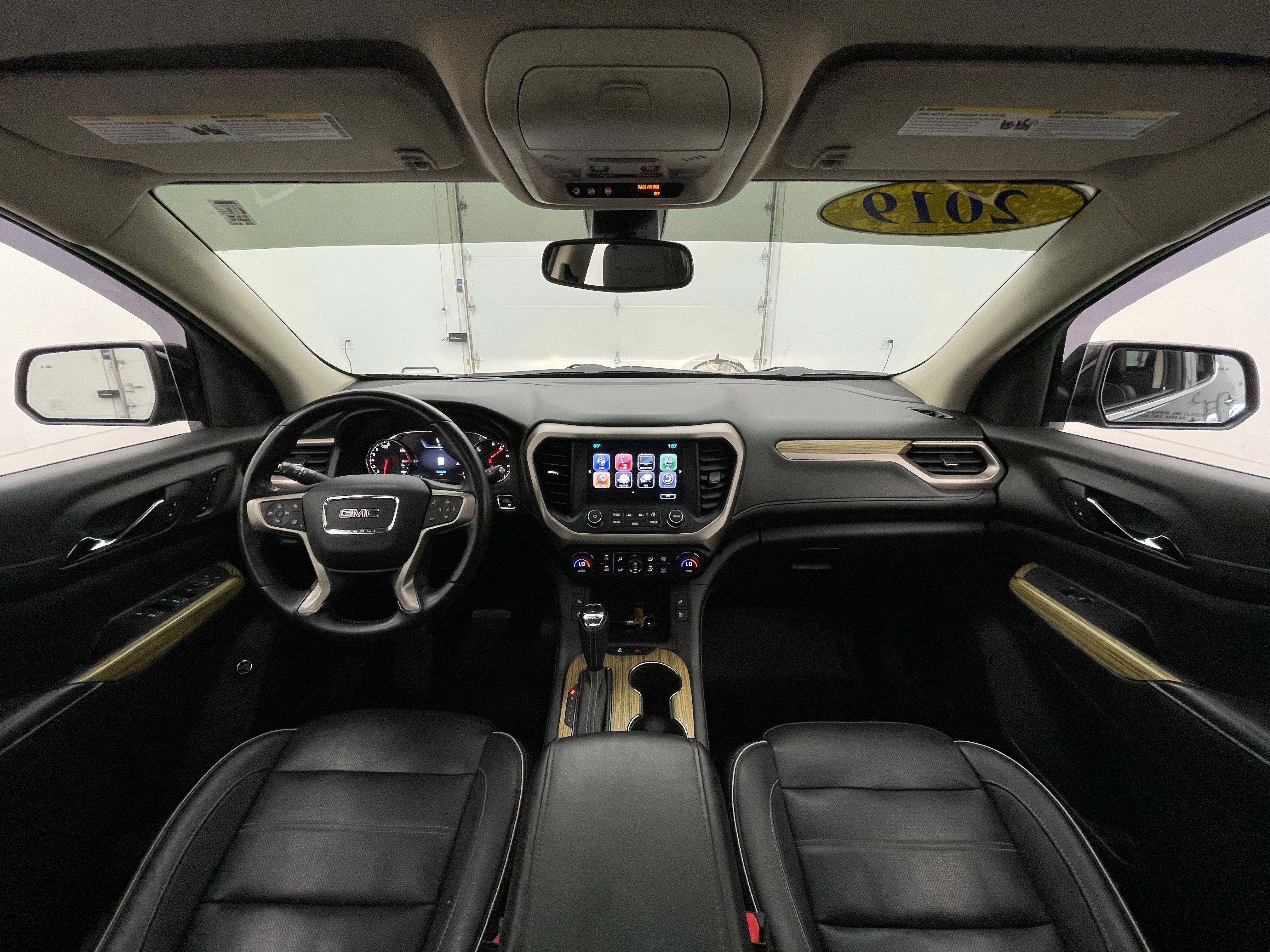 Used 2019 GMC Acadia Denali w/ Technology Package AWD/4WD image 3