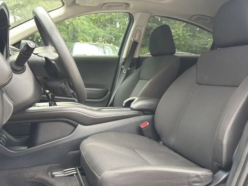 Used 2018 Honda HR-V EX image 12