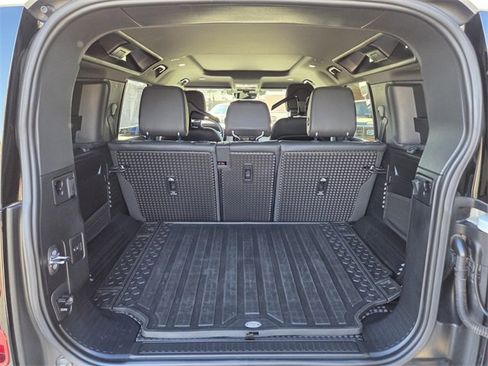 Used 2023 Land Rover Defender 110 S image 13