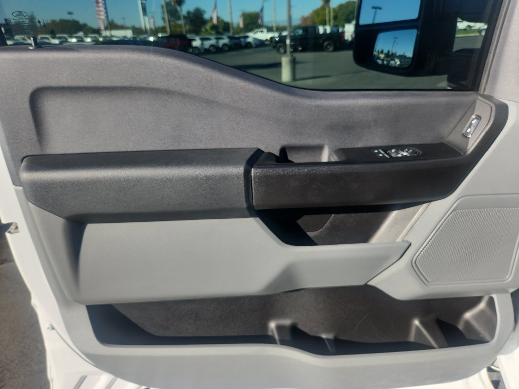 Used 2024 Ford F550 4x4 Regular Cab Super Duty image 13