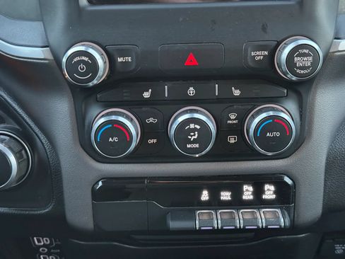 Used 2020 RAM 1500 Big Horn AWD/4WD image 36