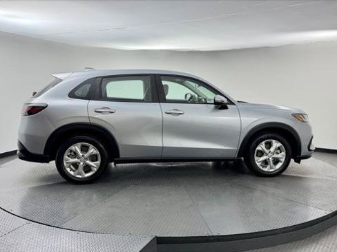 Used 2023 Honda HR-V LX image 6