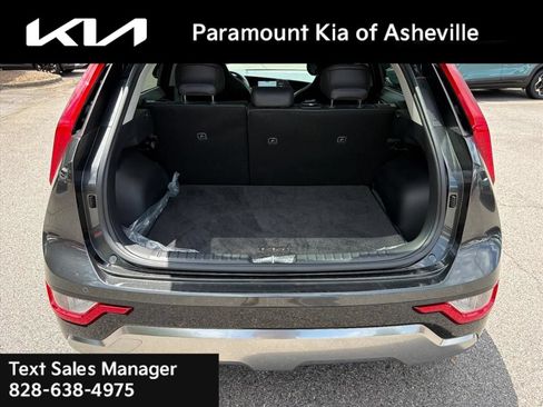 Certified 2025 Kia Niro FWD image 29