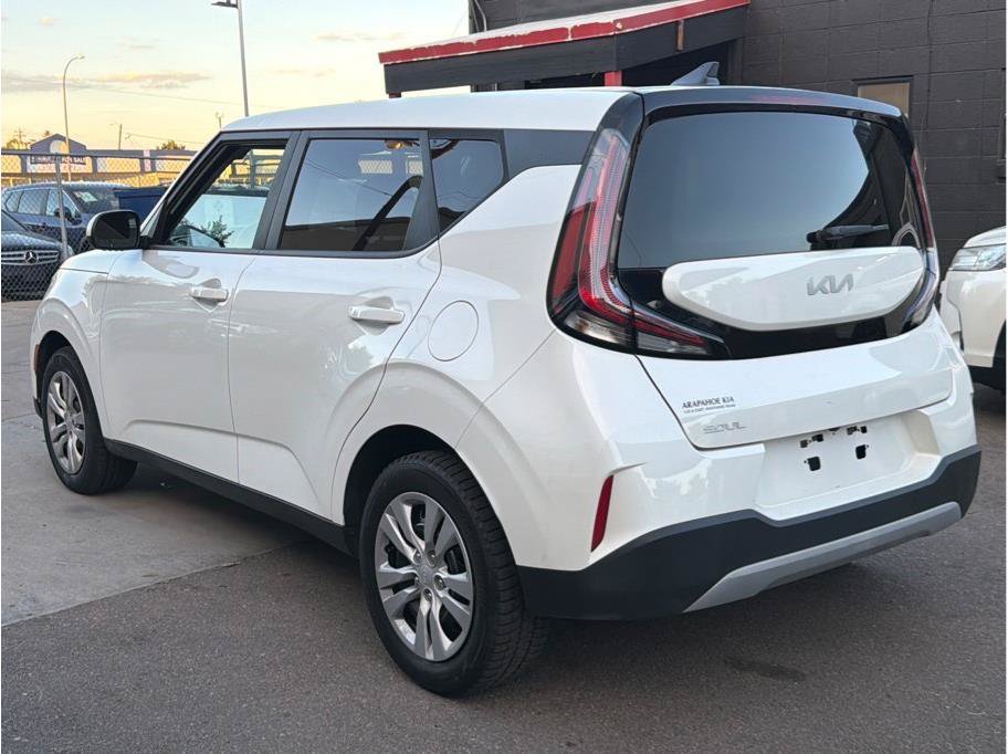 Used 2023 Kia Soul LX FWD image 3