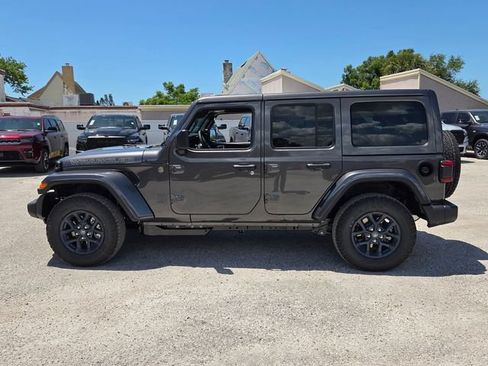 Used 2026 Jeep Wrangler Unlimited Sport AWD/4WD image 4
