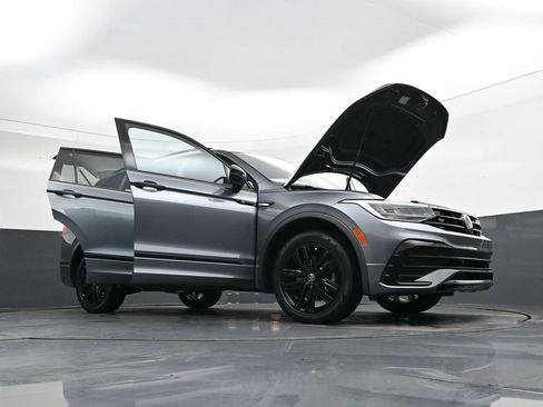 Used 2022 Volkswagen Tiguan SE R-Line image 45