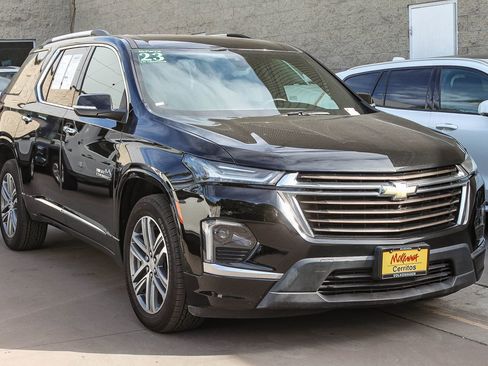 Used 2023 Chevrolet Traverse High Country image 3
