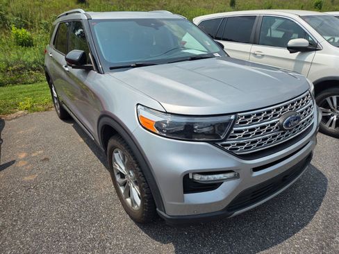 Used 2021 Ford Explorer Limited w/ Equipment Group 301A AWD/4WD image 3