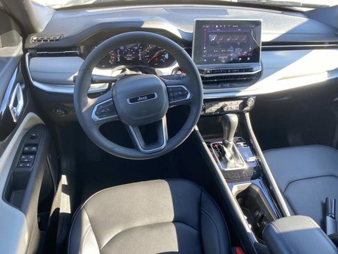 Certified 2025 Jeep Compass Limited image 20