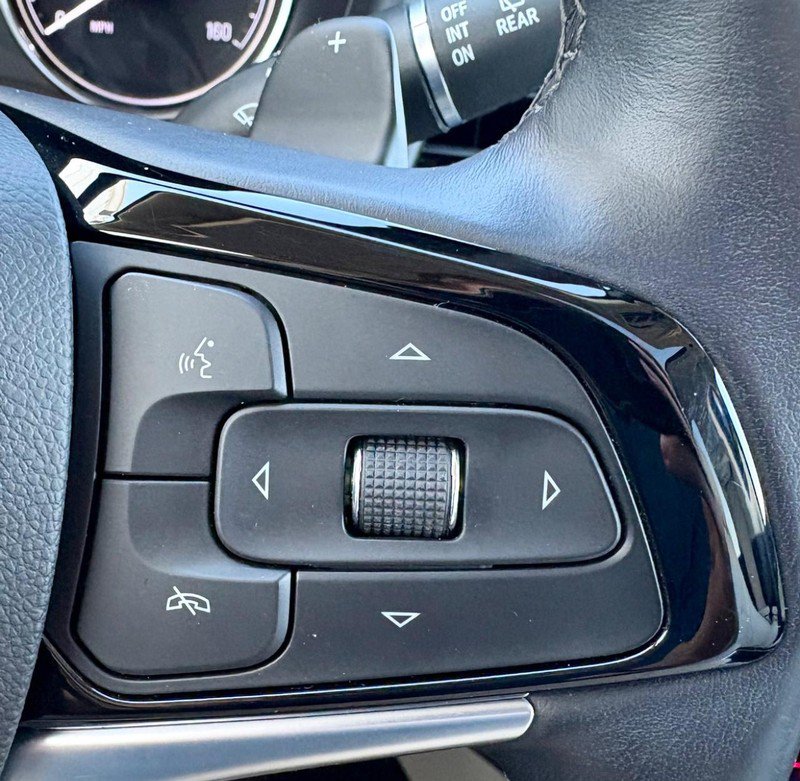 Used 2023 Buick Enclave Essence w/ Experience Buick Package FWD image 23