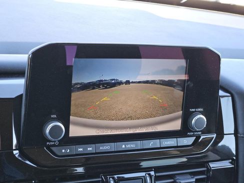 Used 2024 Nissan Pathfinder SV image 14