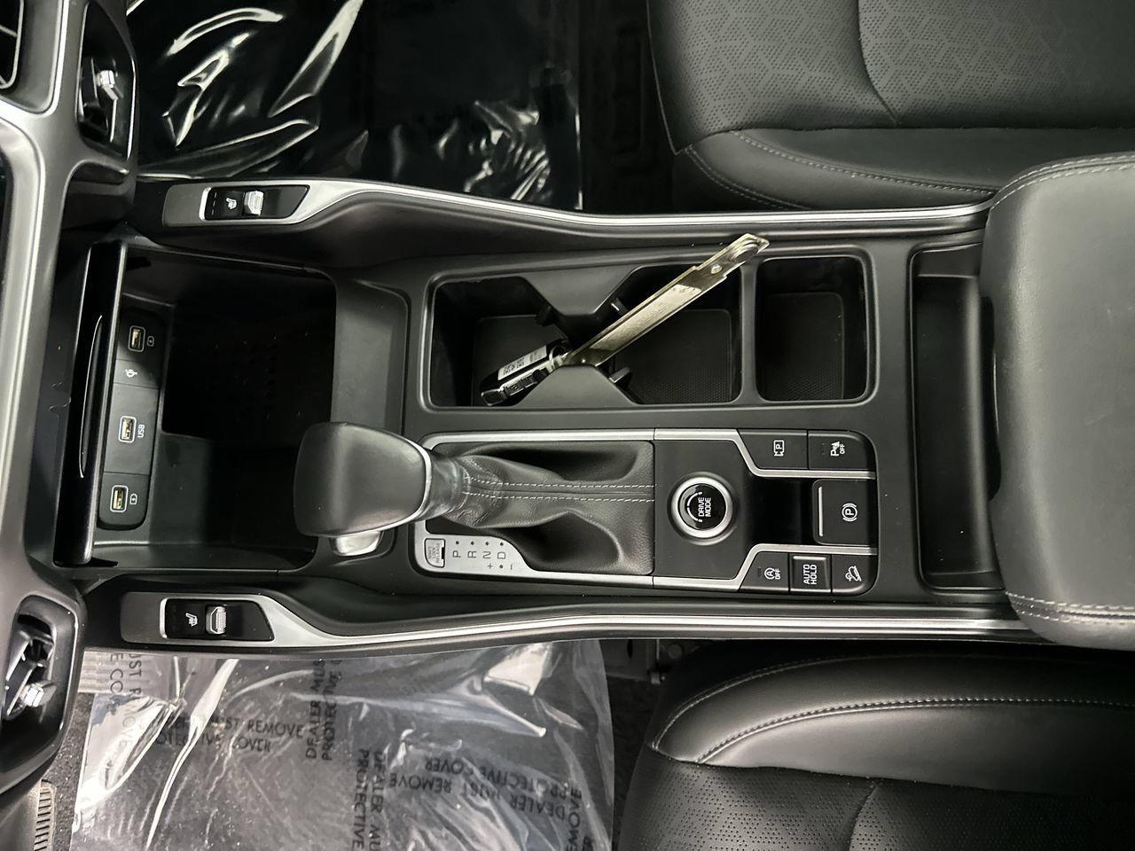 Used 2023 Kia Sorento EX w/ Panoramic Sunroof Package FWD image 9