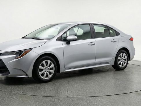 Used 2025 Toyota Corolla LE FWD image 3