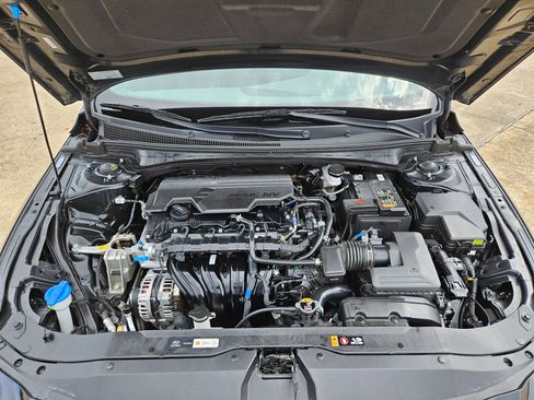 Used 2025 Hyundai Elantra SEL image 35