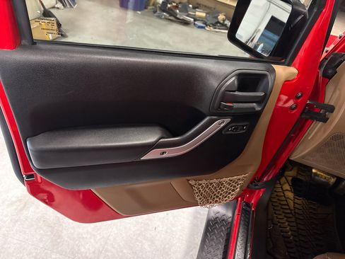 Used 2013 Jeep Wrangler Unlimited Sahara w/ Connectivity Group image 26