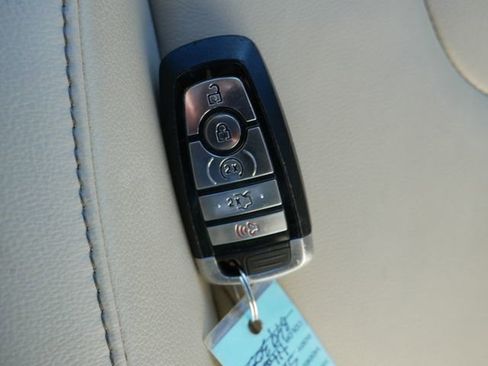 Used 2019 Ford Edge Titanium w/ Cold Weather Package image 38