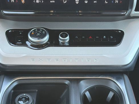 Used 2025 Ford Expedition Active AWD/4WD image 15