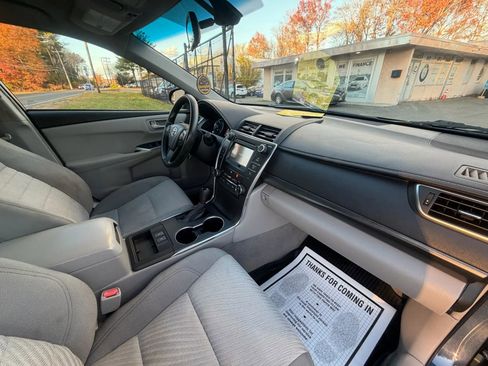 Used 2015 Toyota Camry LE image 11
