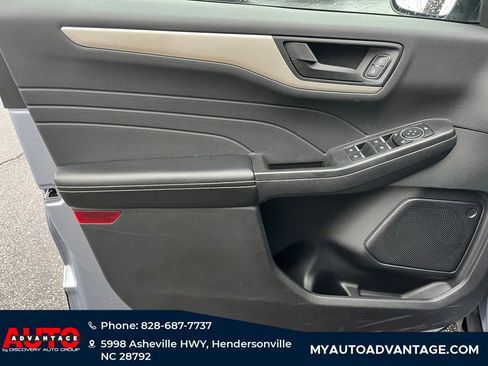 Used 2022 Ford Escape SE image 27